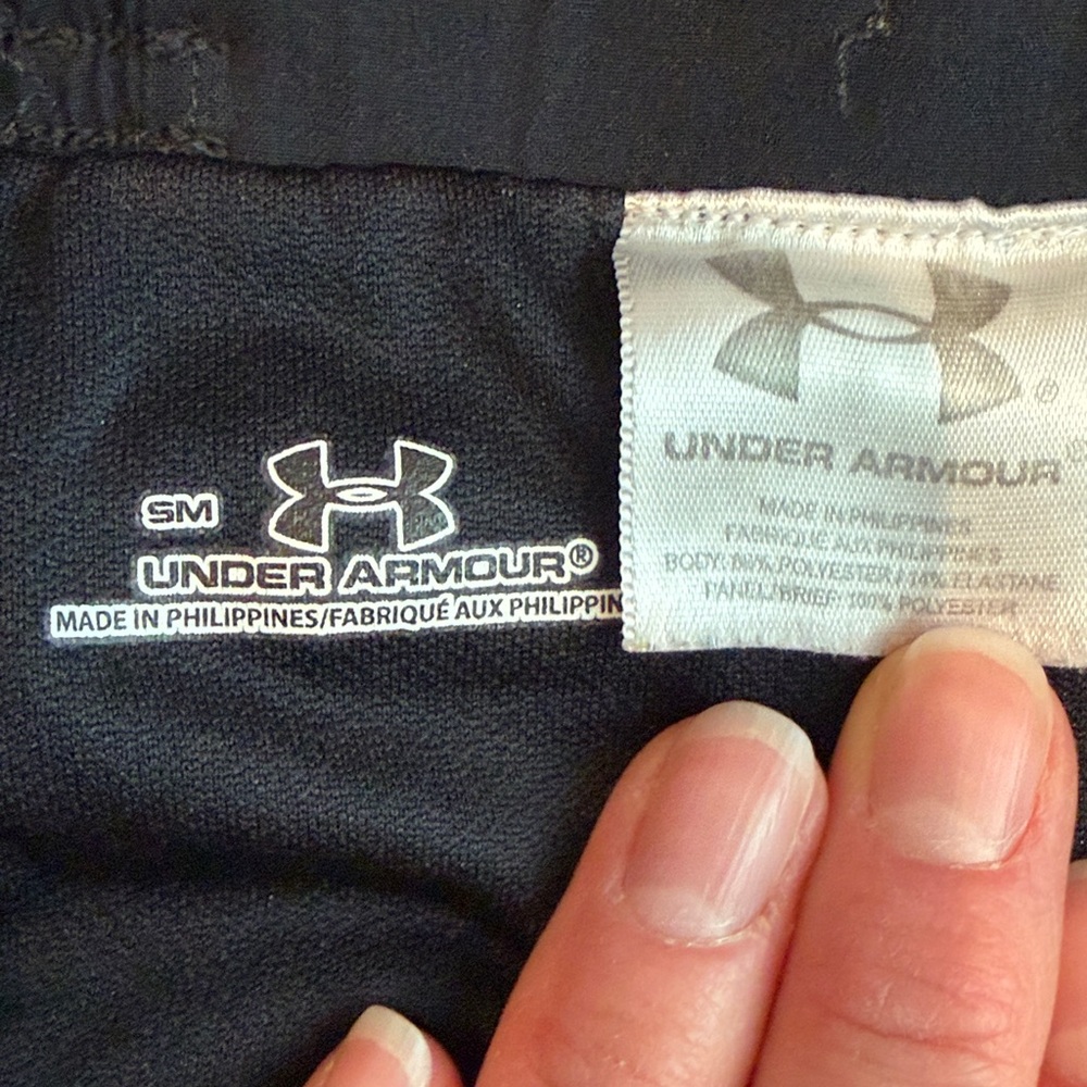 Black Under Armour Shorts with Built in Lining- Womens S - Picture 3 of 5